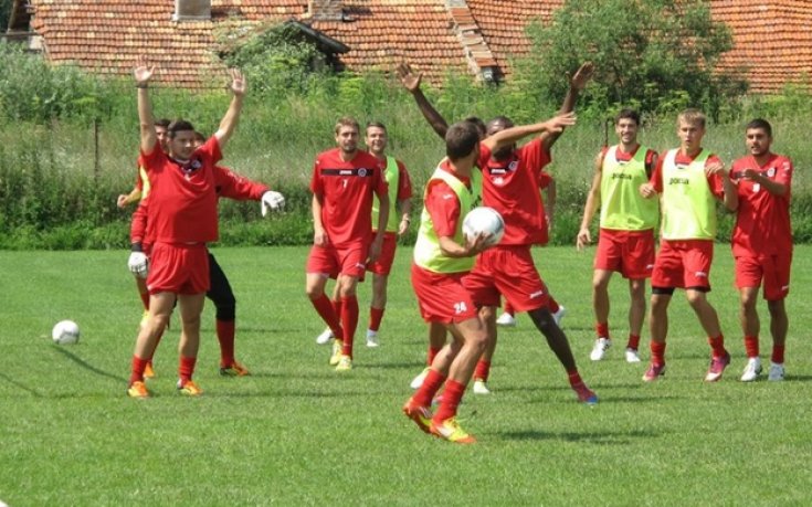 СНИМКИ: Локо Сф  тренира за последно в Пири, Джиби и Галев с проблеми