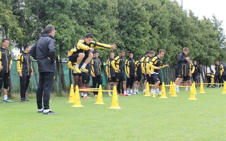 Възстановителна тренировка за футболистите на Ботев между двете контроли