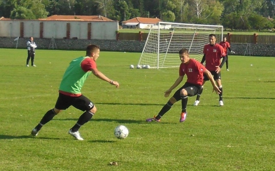 Костадин Марков и Диего тренират на пълни обороти в Локо Пд