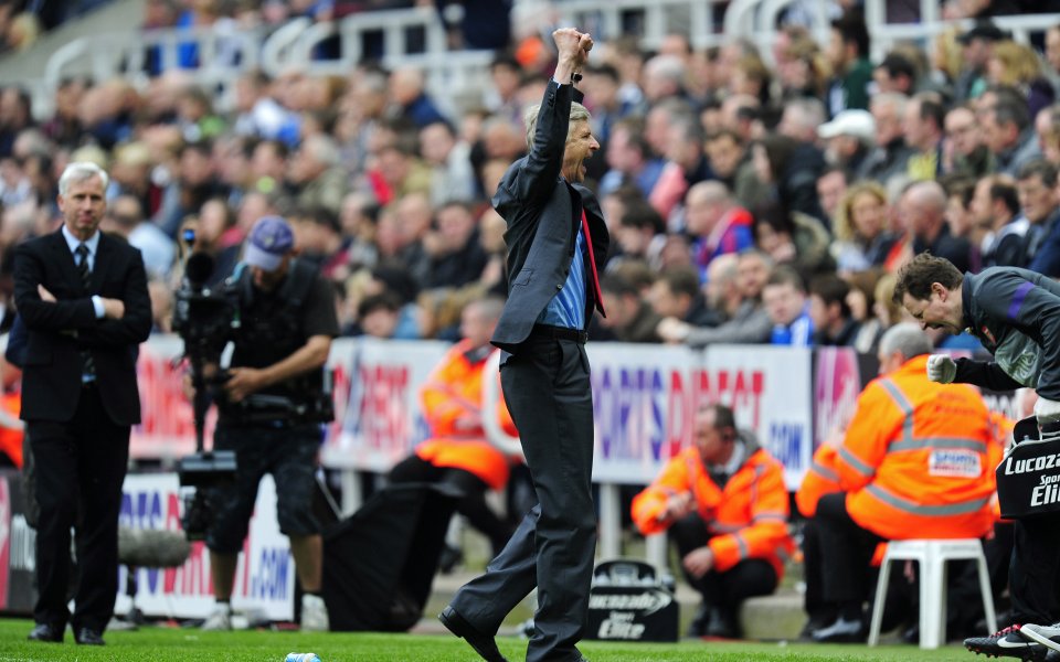 Арсенал предлага договор на Венгер до 2017 година