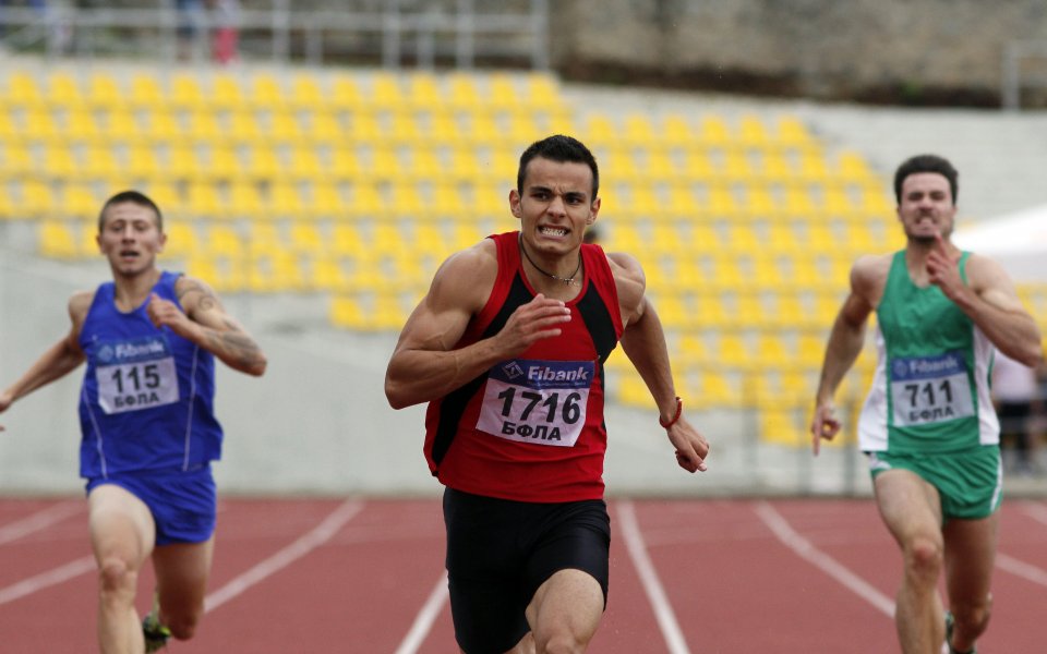 Денис Димитров на полуфинал на 200 метра