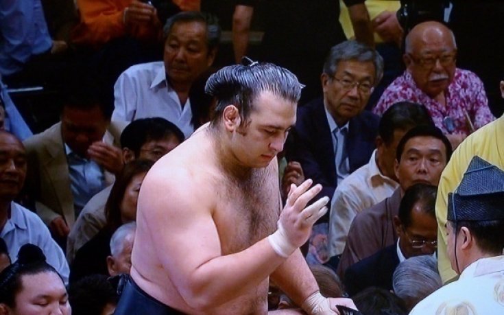 Четвърта поредна загуба за Аоияма във Фукуока