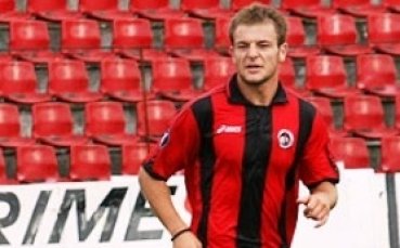 Бивш играч на Локо Сф стана татко