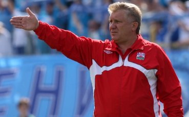 Сергей Ташуев ще тренира Велизар Димитров и Металург