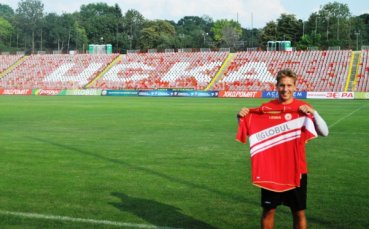 СНИМКИ: Янчев и Хауърд подписаха за по една година