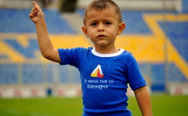 СНИМКИ: Левски зарадва и малките си фенове, „сините“ пуснаха бебешка модна линия