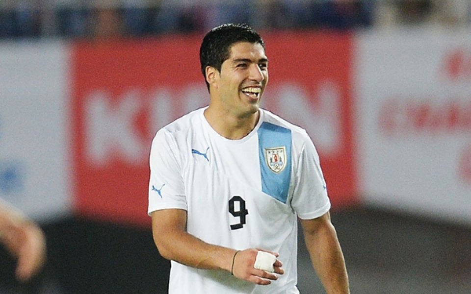 Суарес доближи Уругвай до Мондиал 2014 с нови два гола