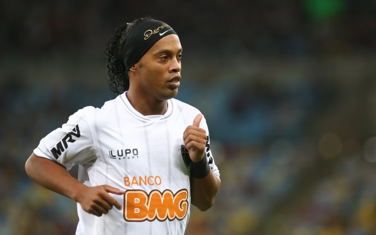 Роналдиньо ще продължи кариерата си във Флуминензе