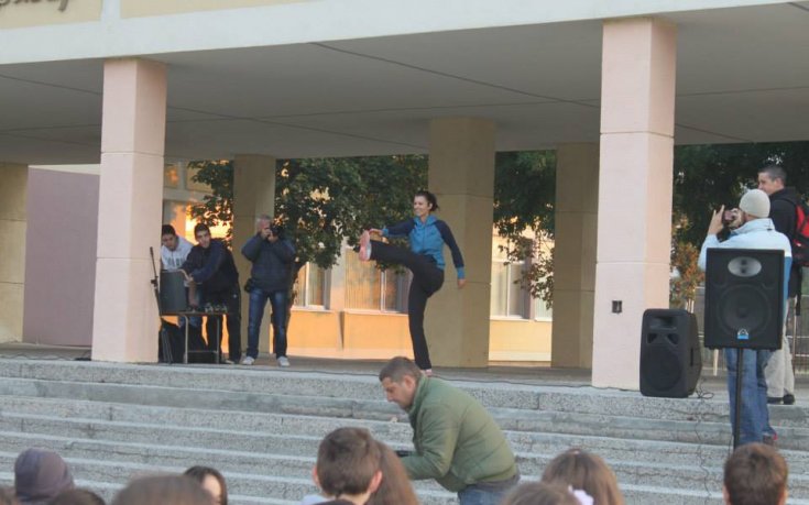 Цвети Пиронкова спортува с ученици в Пловдив