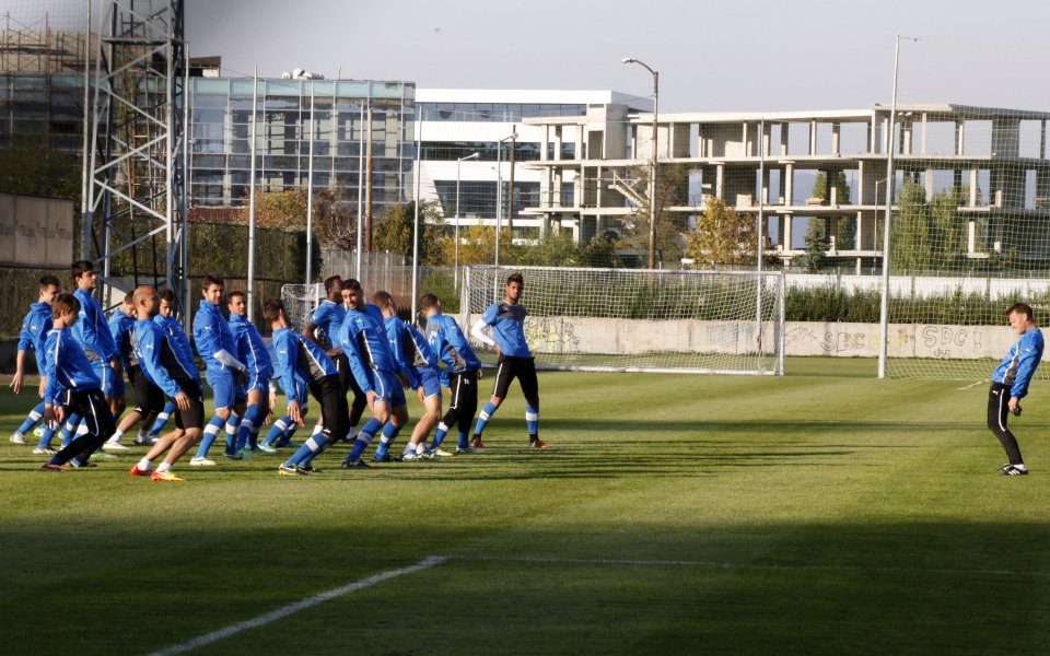 Елин Топузаков тренира сам Левски