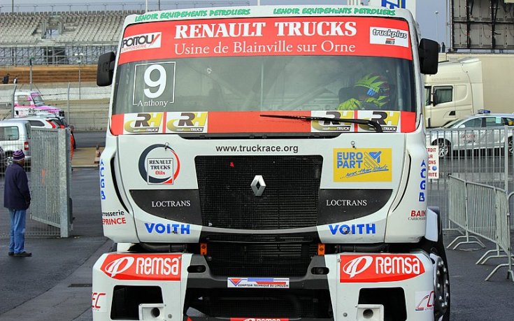 СНИМКИ: 24 часа на камионите в Льо Ман събира над 30 000, гледат и изрисувани кабини