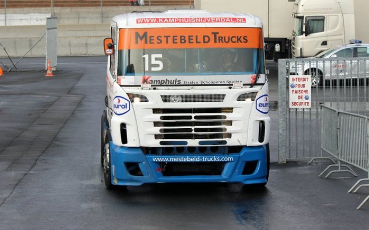 СНИМКИ: 24 часа на камионите в Льо Ман събира над 30 000, гледат и изрисувани кабини