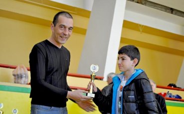 СНИМКИ: Шеф на Лудогорец връчи награди в турнир за деца от домове