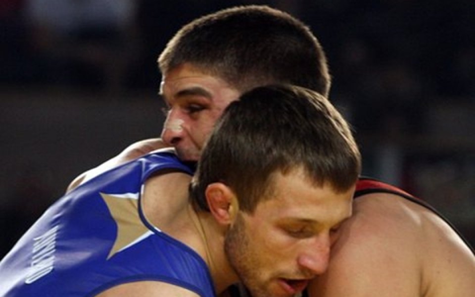 Класиците ни победиха Венецуела, жените ни паднаха с 3:4