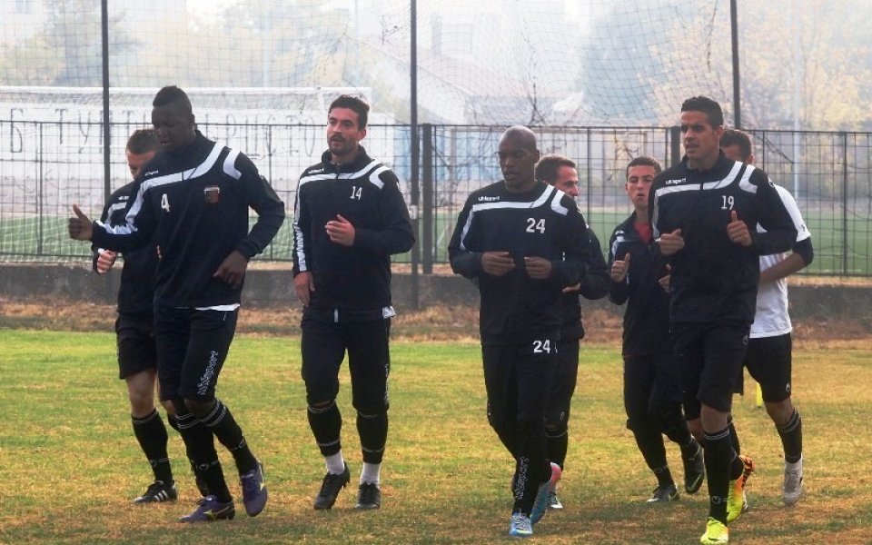 Само една промяна в групата на Локо Пд за мача с Левски