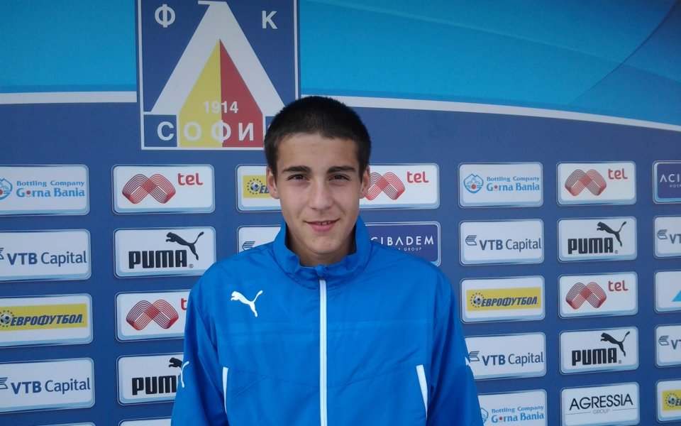 Тони Здравков повика нападател от школата за мача с Пирин