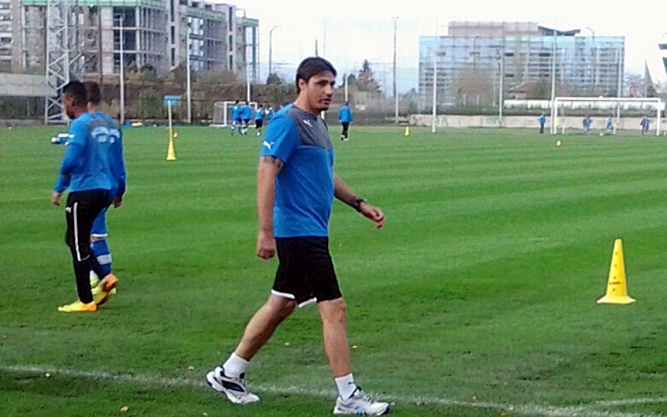 Идол на Сектор Б тренира с Левски