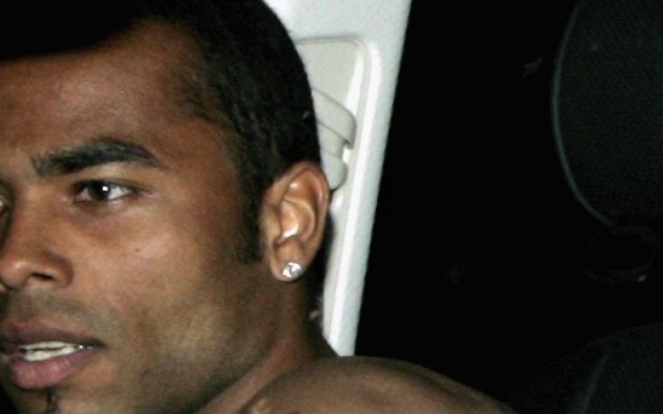 Ашли Коул отново излиза с порнозвезда