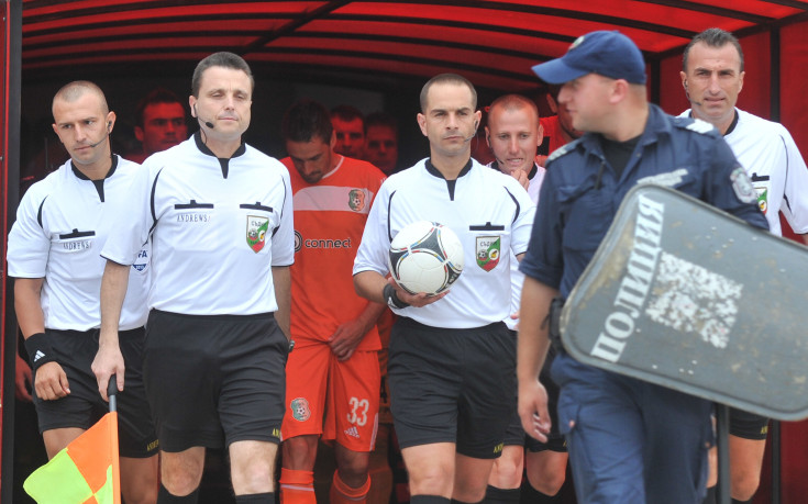 Спряха правата на  