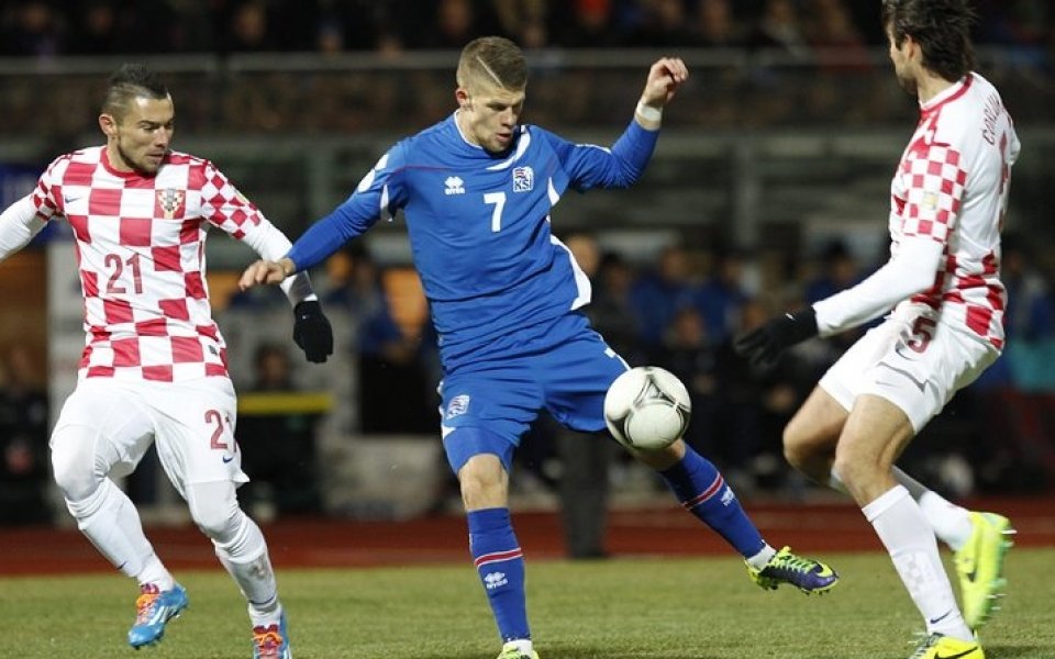 Исландия устиска 0:0 срещу Хърватия, с 10 души