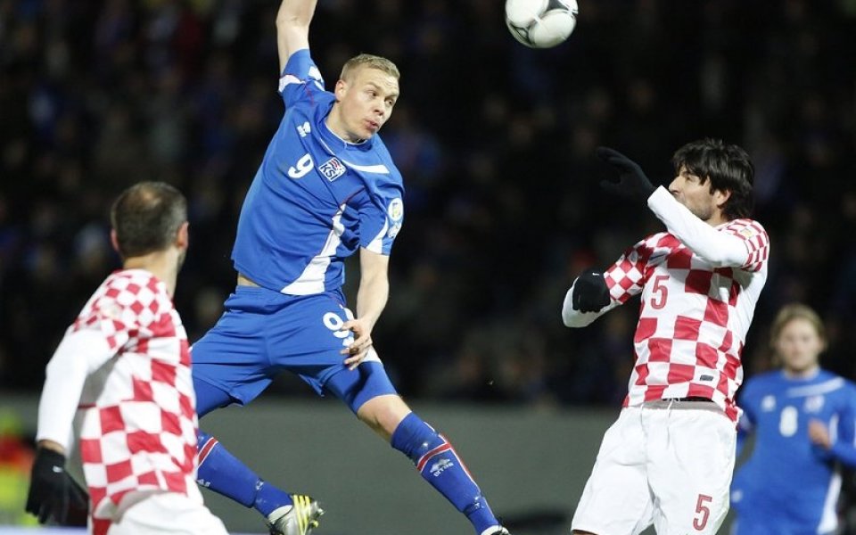 Исландия без голмайстора си на реванша с Хърватия