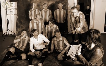 СНИМКИ: Левски прави юбилеен календар, легенди се снимат с култови фланелки