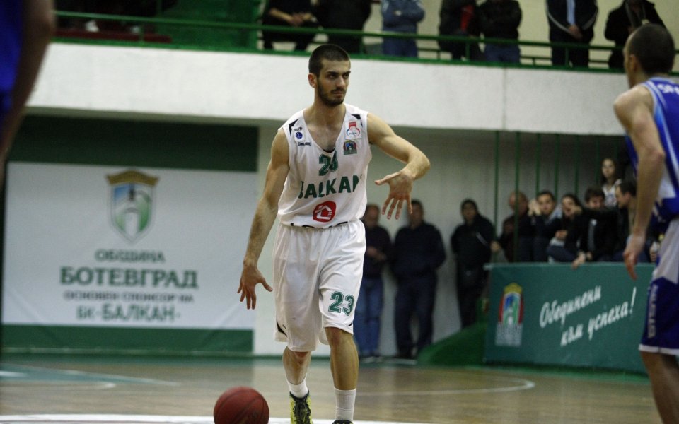 Залата в Ботевград още не е готова, Балкан приема Крайова и Левски в старата