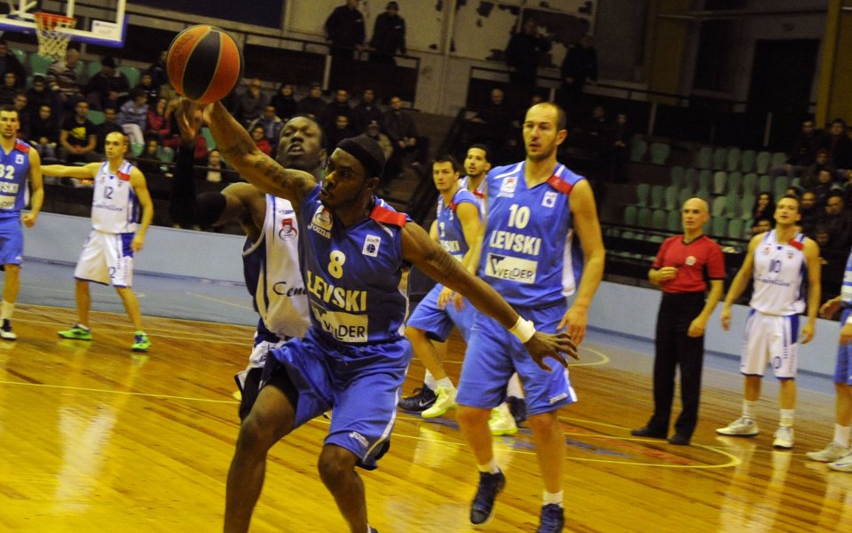 Левски взе своето от Плевен, но Спартак не се даде лесно