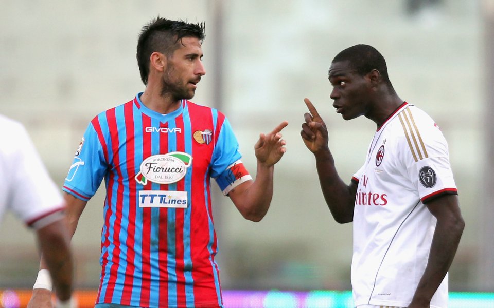 Балотели обвини футболист на Катания в расизъм