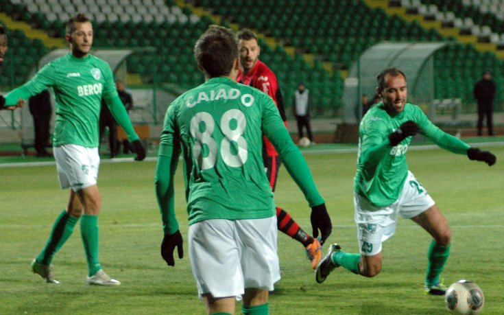 Автогол отдалечи Берое от заветната седмица, Локо Сф с важни 3 точки