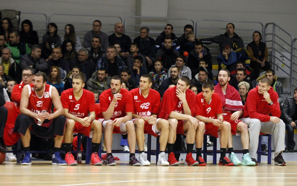 Лукойл потегли с един център за Босна, а съперникът му взе нов