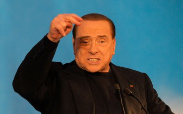 Семейство Берлускони надъхва играчите на Милан за мача срещу Аякс