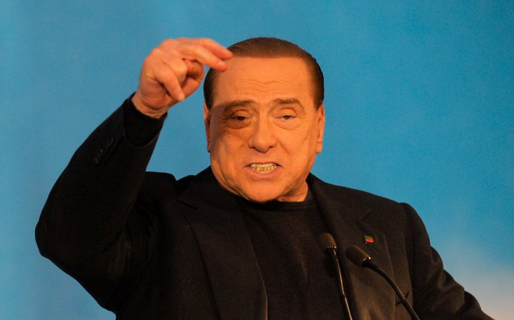 Семейство Берлускони надъхва играчите на Милан за мача срещу Аякс