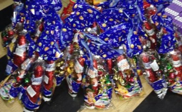 Футболистите на Берое зарадваха деца от дом за сираци