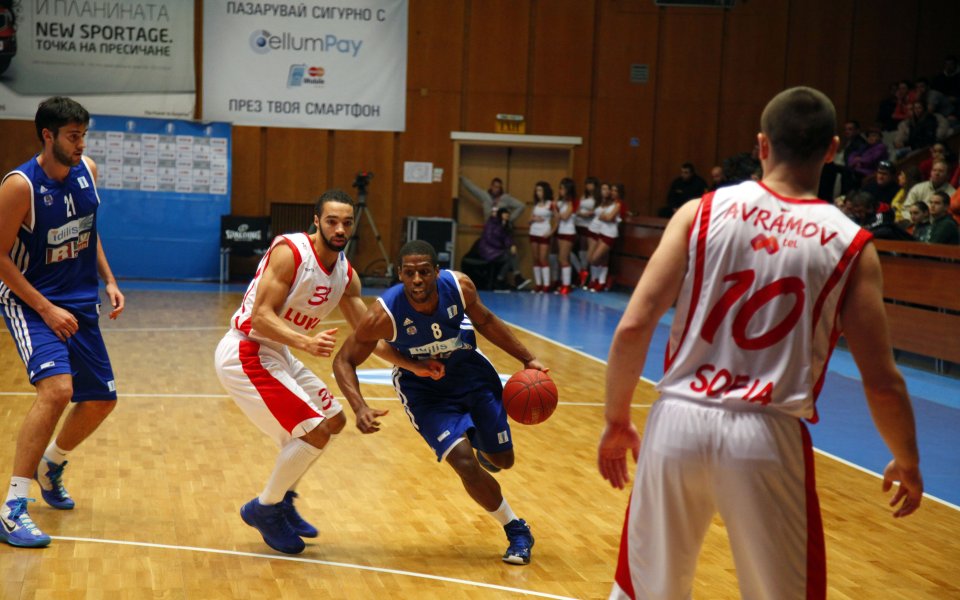 Лукойл взе нов гард, вече играл на българска земя