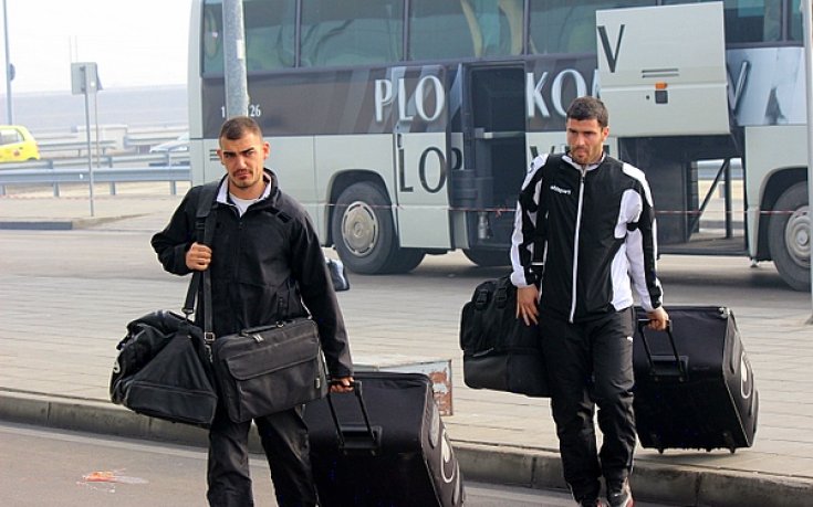 СНИМКИ: Сашо Станков и 9 футболисти тръгнаха за Испания, там ги чакат 5, останалите утре