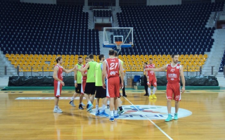 СНИМКИ: Лукойл победи Арис в контрола