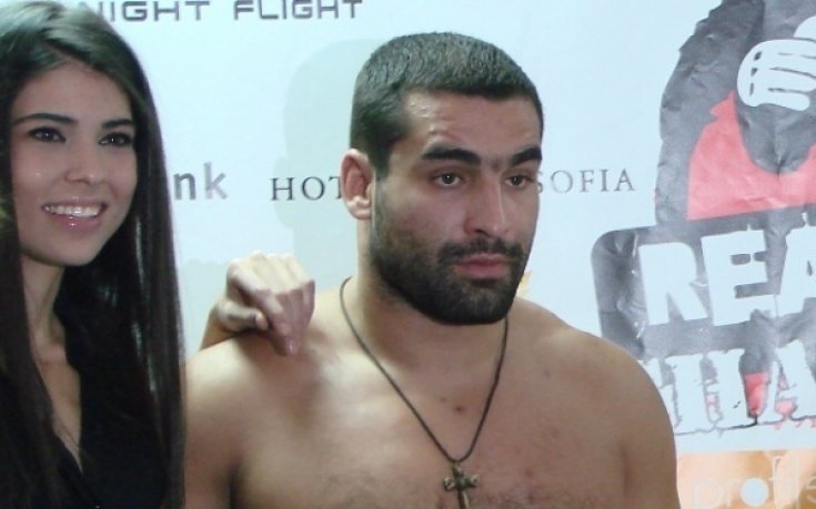 Багата отново е световен шампион, размаза канадец