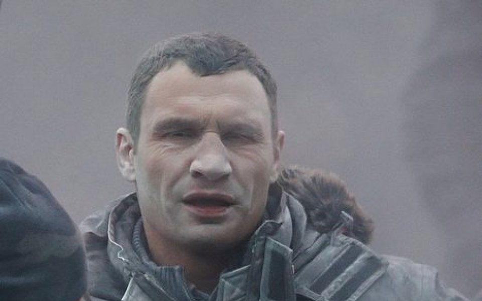 Виталий Кличко подари билет за мача на ранен войник