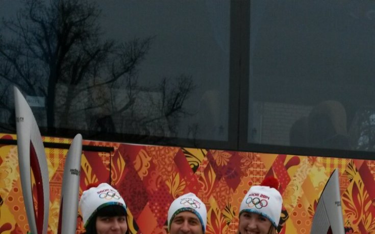 Генералният секретар на БОК бяга с олимпийския огън за Сочи