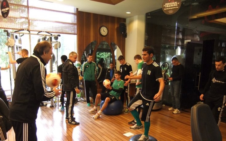 СНИМКИ: В Лудогорец  вратарите на плаж, останалите във фитнеса