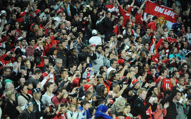 Отчаян фен на Ман Юнайтед се обади на спешен номер, иска да се свърже със Сър Алекс