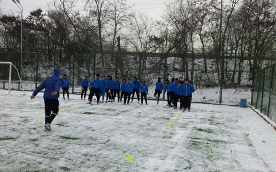 СНИМКИ: Левски тренира на изкуствена настилка в Черноморец