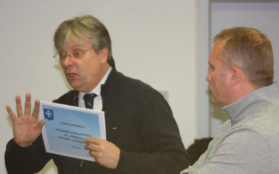 Оксер презентира структурата на френската академия в Ботев Пд