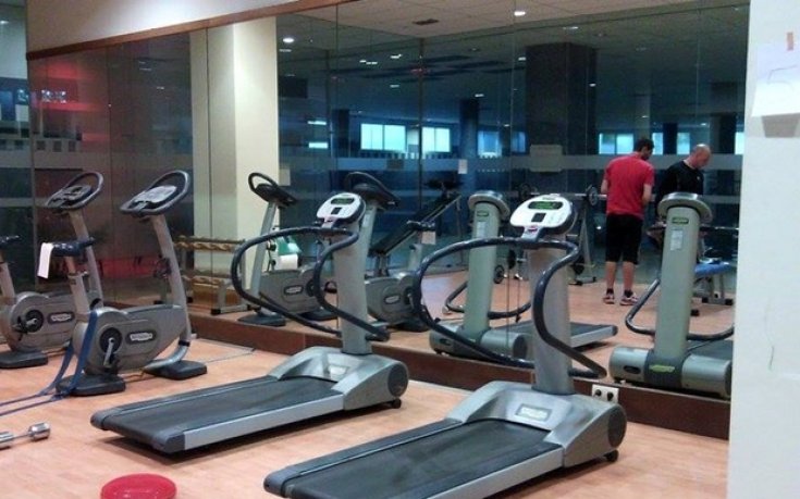 СНИМКИ: Хотелът и фитнесът, където живее и тренира Локо Пд в Естепона