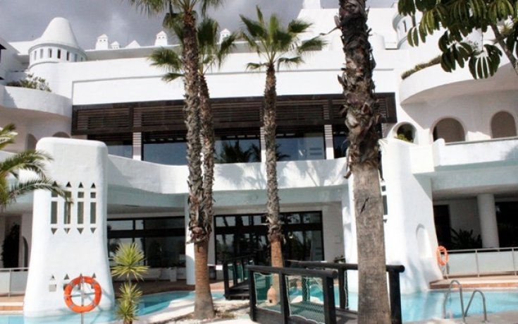 СНИМКИ: Хотелът и фитнесът, където живее и тренира Локо Пд в Естепона