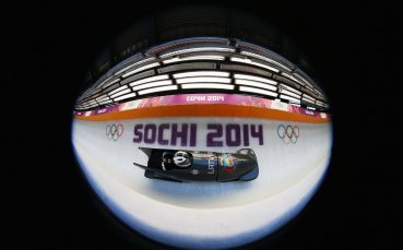 Оперираха пострадалия от улея за бобслей работник