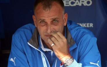 Тони Здравков с ограничена защита за мача със Славия