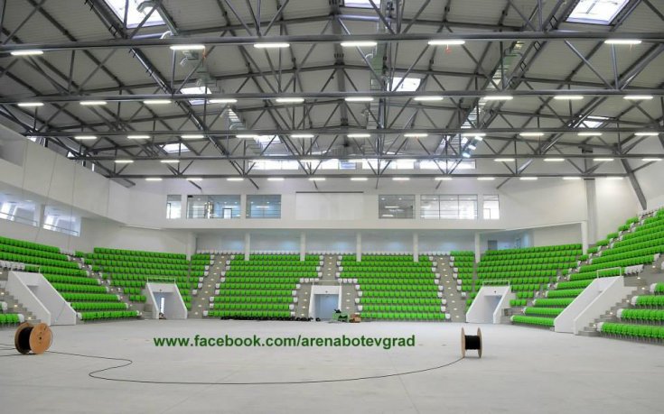 СНИМКИ: Залата в Ботевград вече е на финалната права