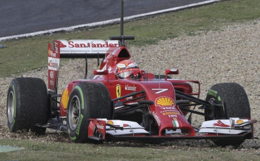 Кими Райконен потроши болида си в Бахрейн